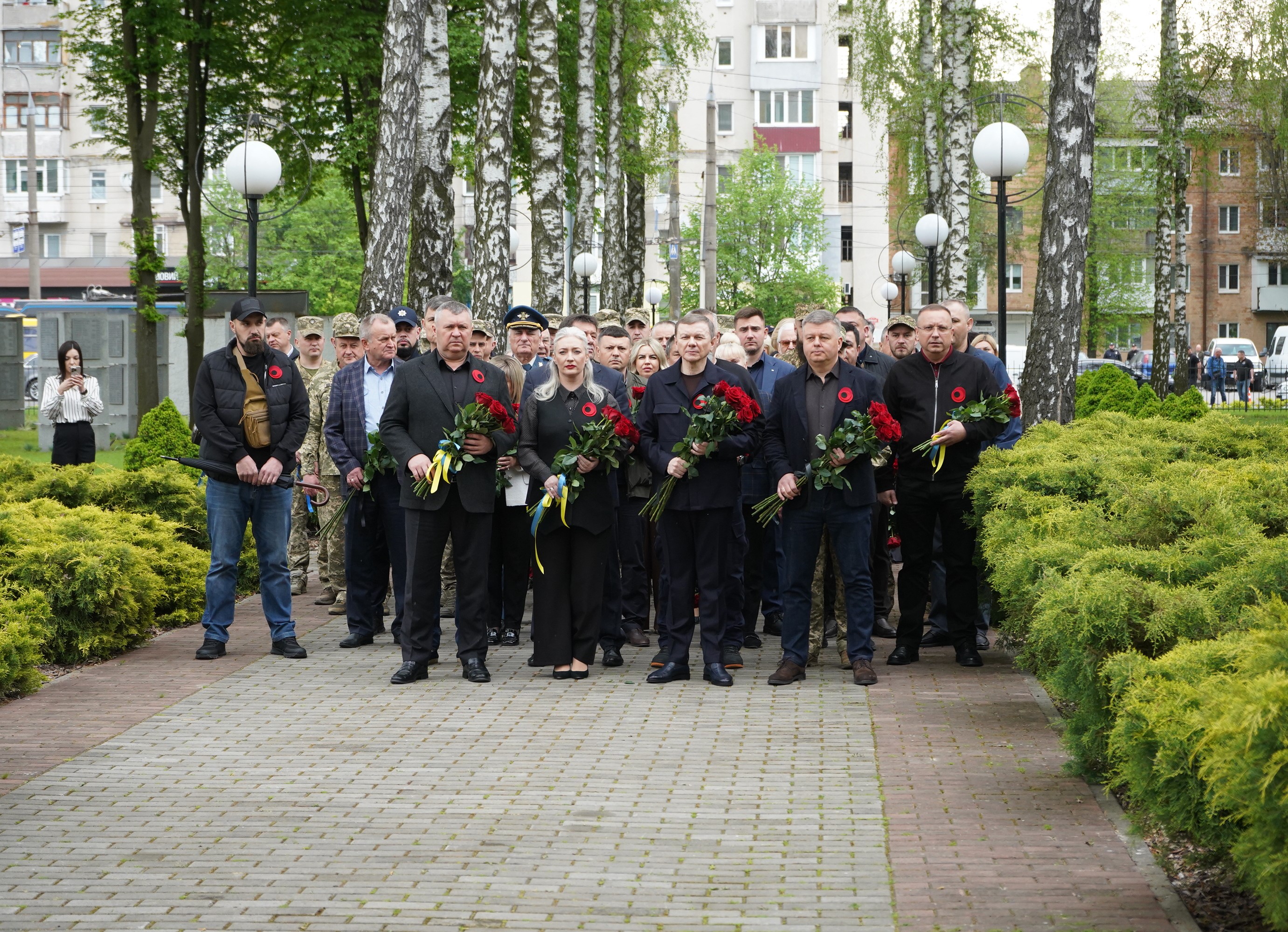 У День пам’яті та перемоги над нацизмом у Другій світовій війні вінничани вшанували пам’ять полеглих та поклали квіти до Меморіалу борців з нацизмом