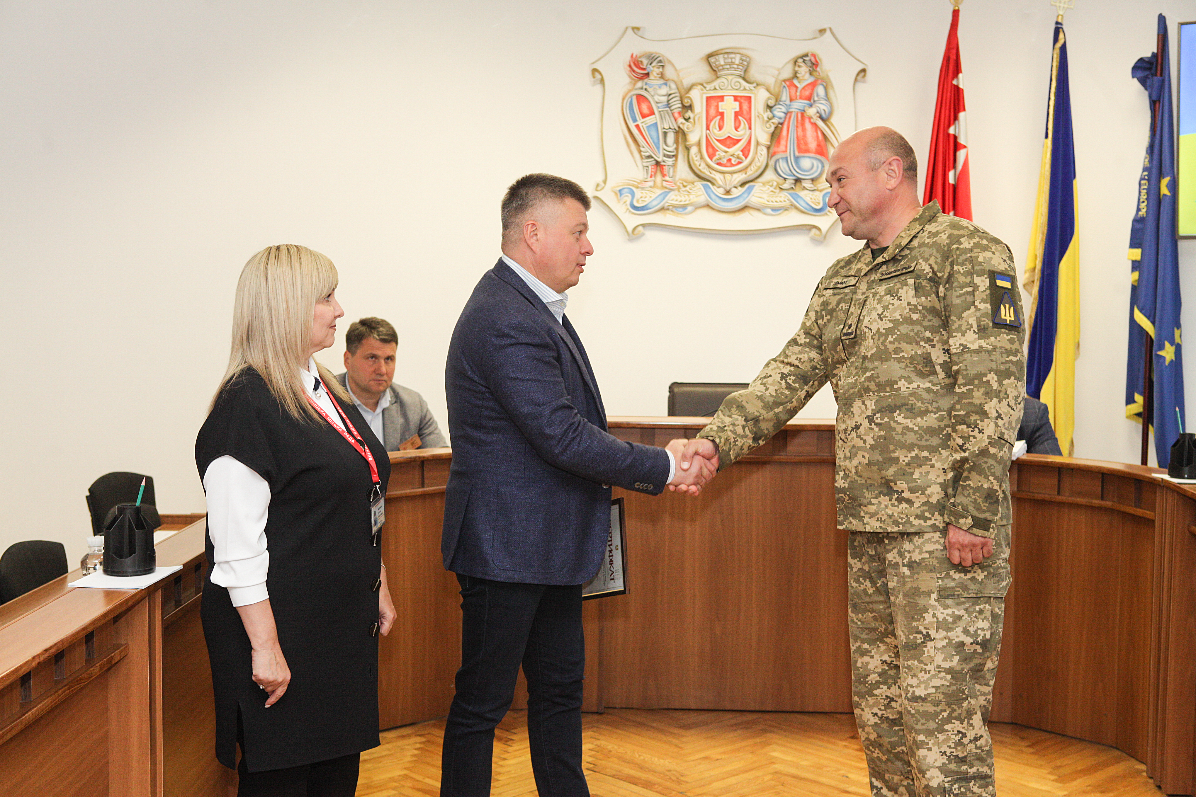 Ветеран російсько-української війни отримав сертифікат на придбання автомобіля від Вінницької міської ради