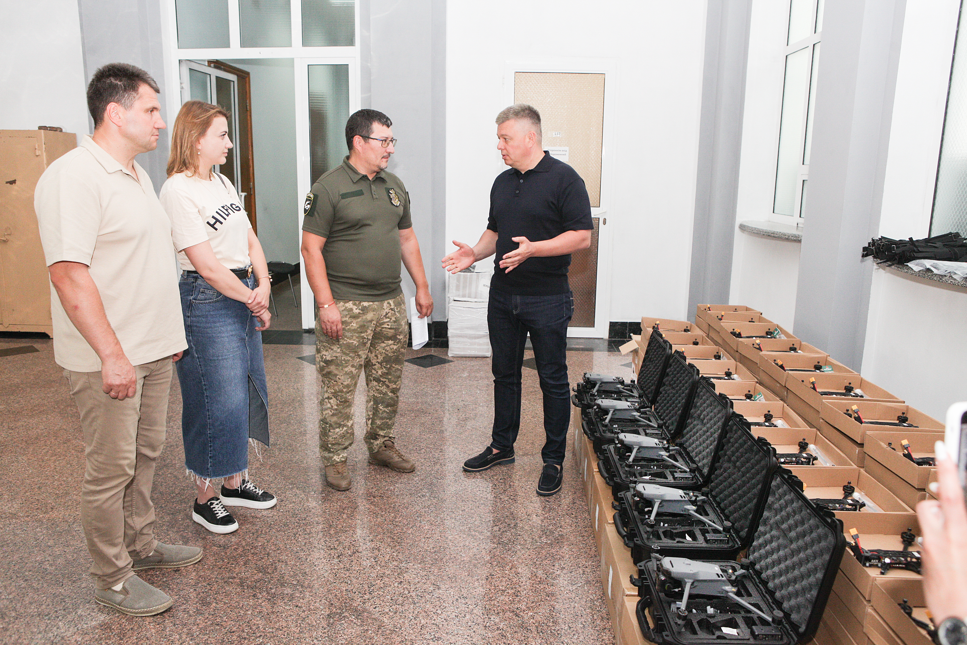 200 FPV-дронів та 5 квадрокоптерів на Донеччину: Вінницька міська рада спільно з громадою та за сприяння Міжрегіонального координаційного гуманітарного штабу передала техніку для бійців 59 бригади