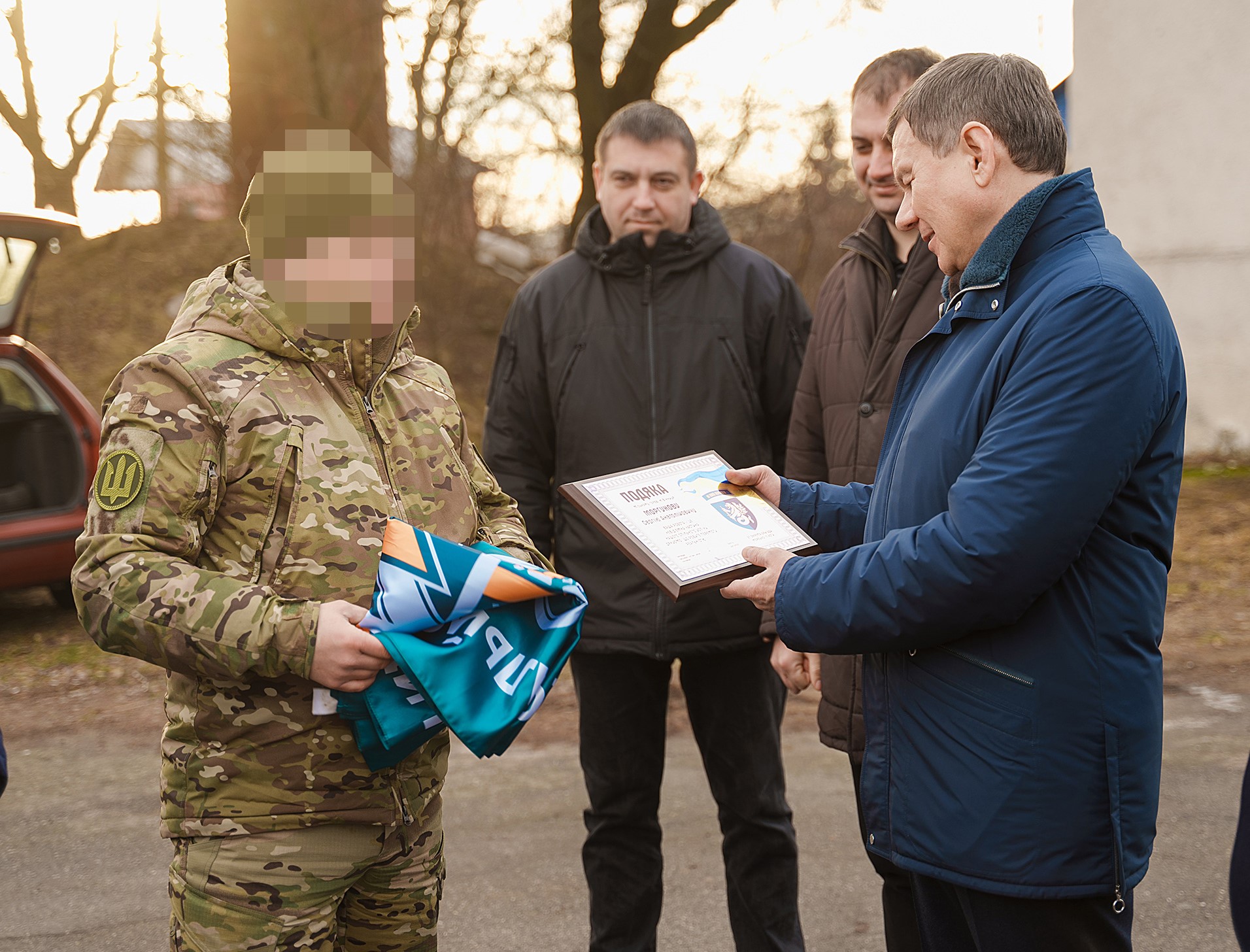 Вінницька міська рада разом з громадою та Міжрегіональним координаційним гуманітарним штабом передала трьом військовим формуванням три позашляховики 