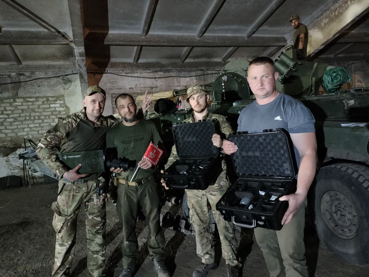 Дрони, тепловізори та автівку відвезли на позиції до нацгвардійців бригади «Рубіж» вінницькі волонтери разом із депутатом міської ради Тарасом Присяжнюком