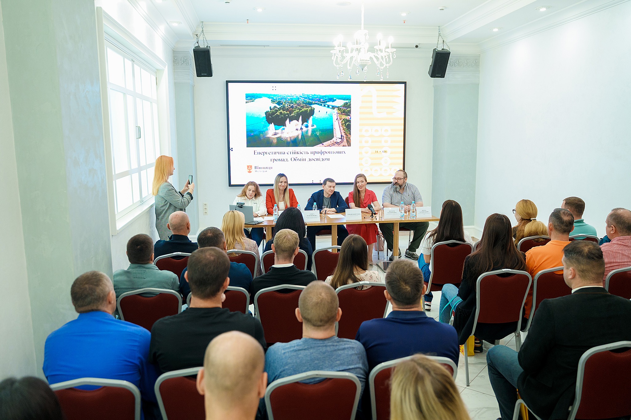 Важливість енергонезалежності: у Вінниці відбувся практичний семінар «Енергетична стійкість прифронтових громад. Обмін досвідом»