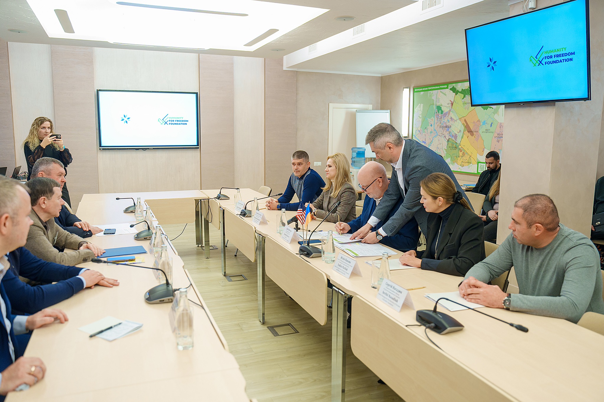 Турбота про тих, хто постраждав від війни: Фундація Humanity For Freedom підписала з вінницькими організаціями грантові угоди для реалізації проєктів соціального спрямування