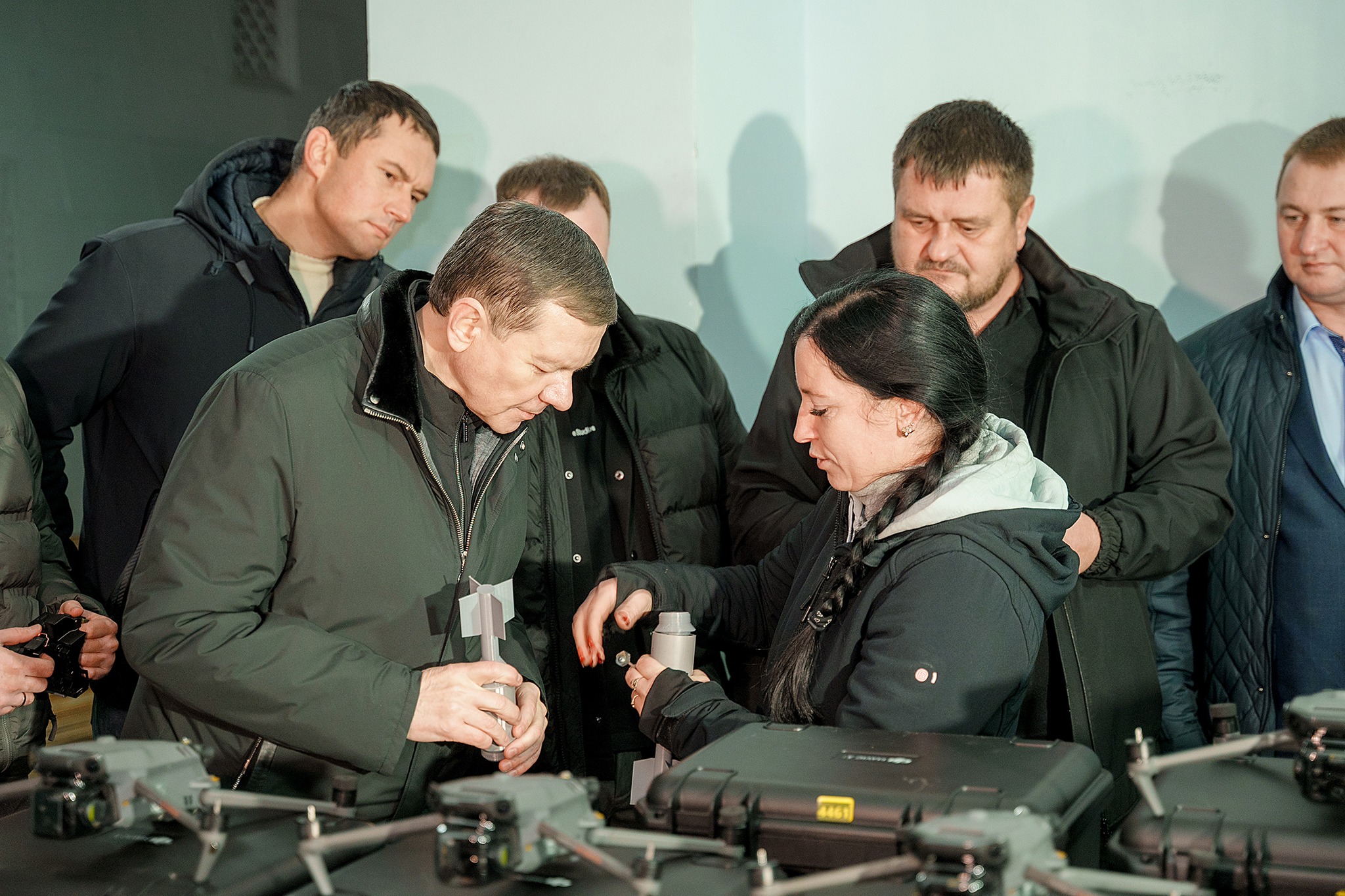Допомога на один з найгарячіших напрямків фронту: Вінницька міська рада, громада та команда Міжрегіонального координаційного гуманітарного штабу з волонтерами підготувала чергову партію техніки для військових
