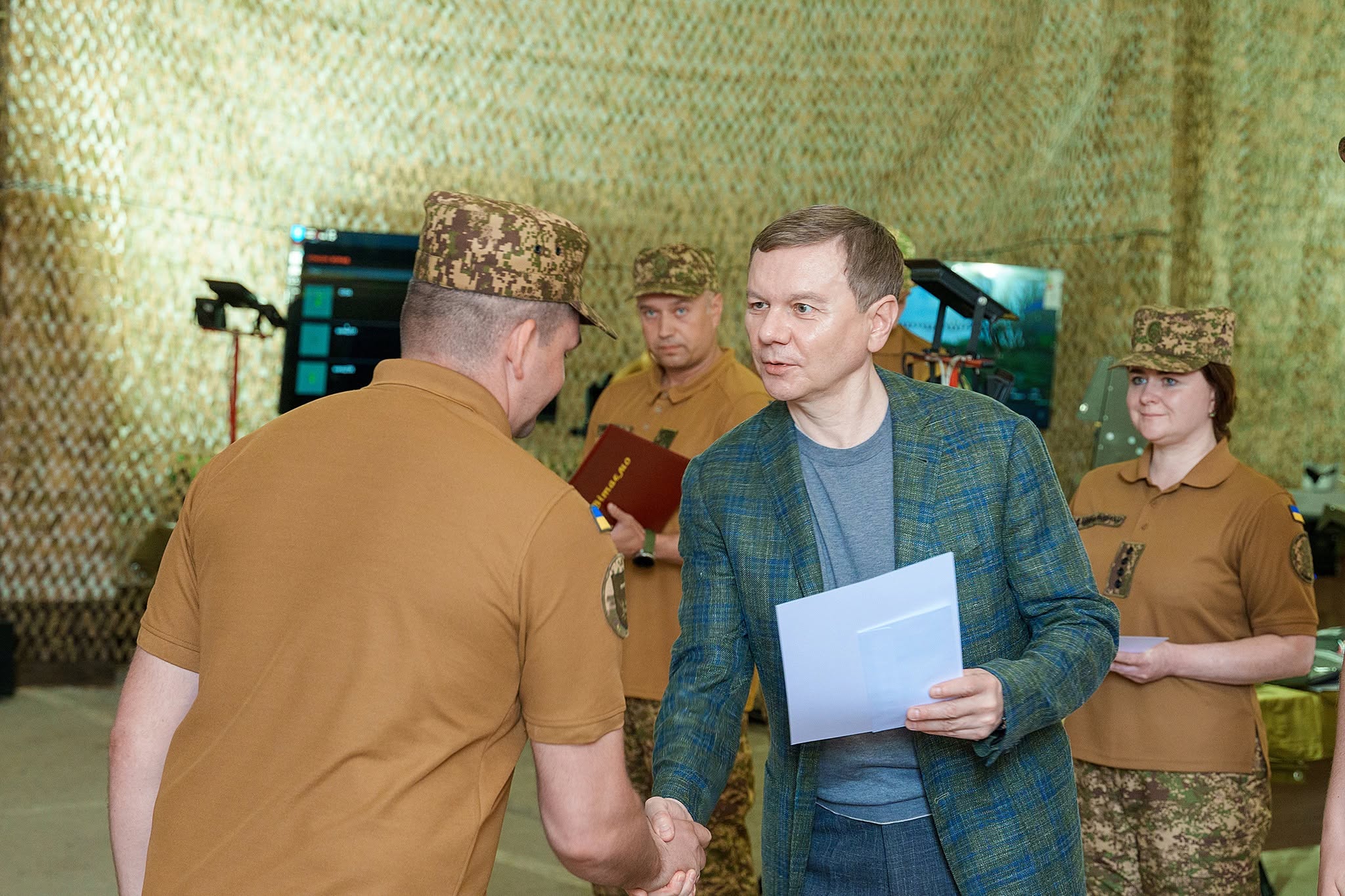 Посилили Нацгвардійців: команда Вінницької міської ради спільно з Міжрегіональним координаційним гуманітарним штабом передала спецтехніку бійцям 