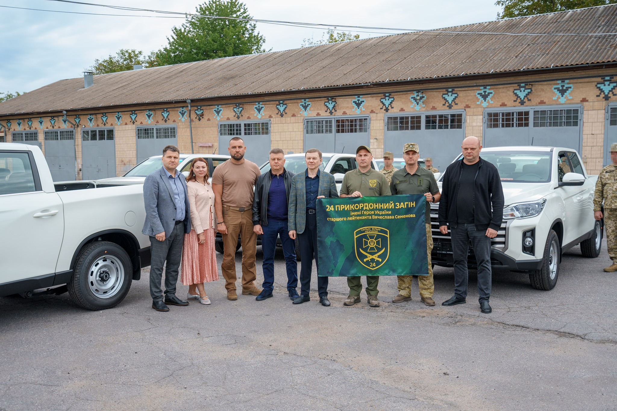 Ще два прикордонні загони отримали позашляховики від Вінницької міської ради та Міжрегіонального координаційного гуманітарного штабу