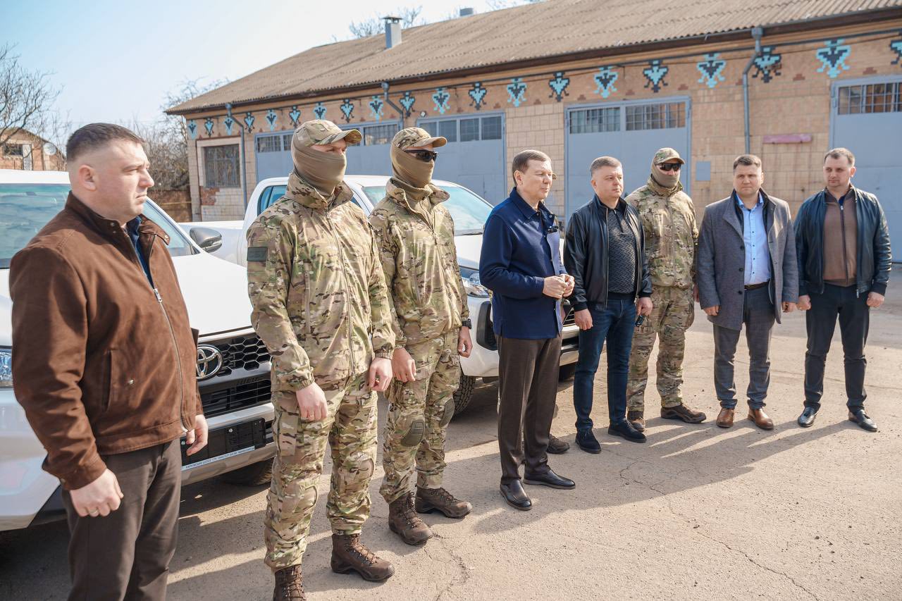 Два пікапи передали підрозділу «Альфа» в межах роботи команди Міжрегіонального координаційного гуманітарного штабу