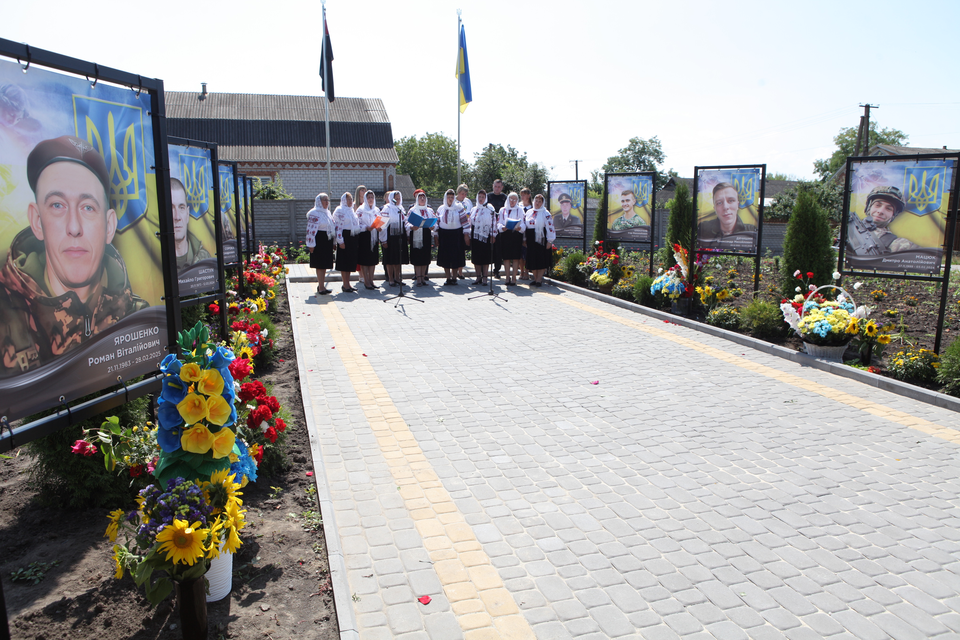 У селі Малі Крушлинці Вінницької громади відкрили Алею Слави, присвячену полеглим Героям 