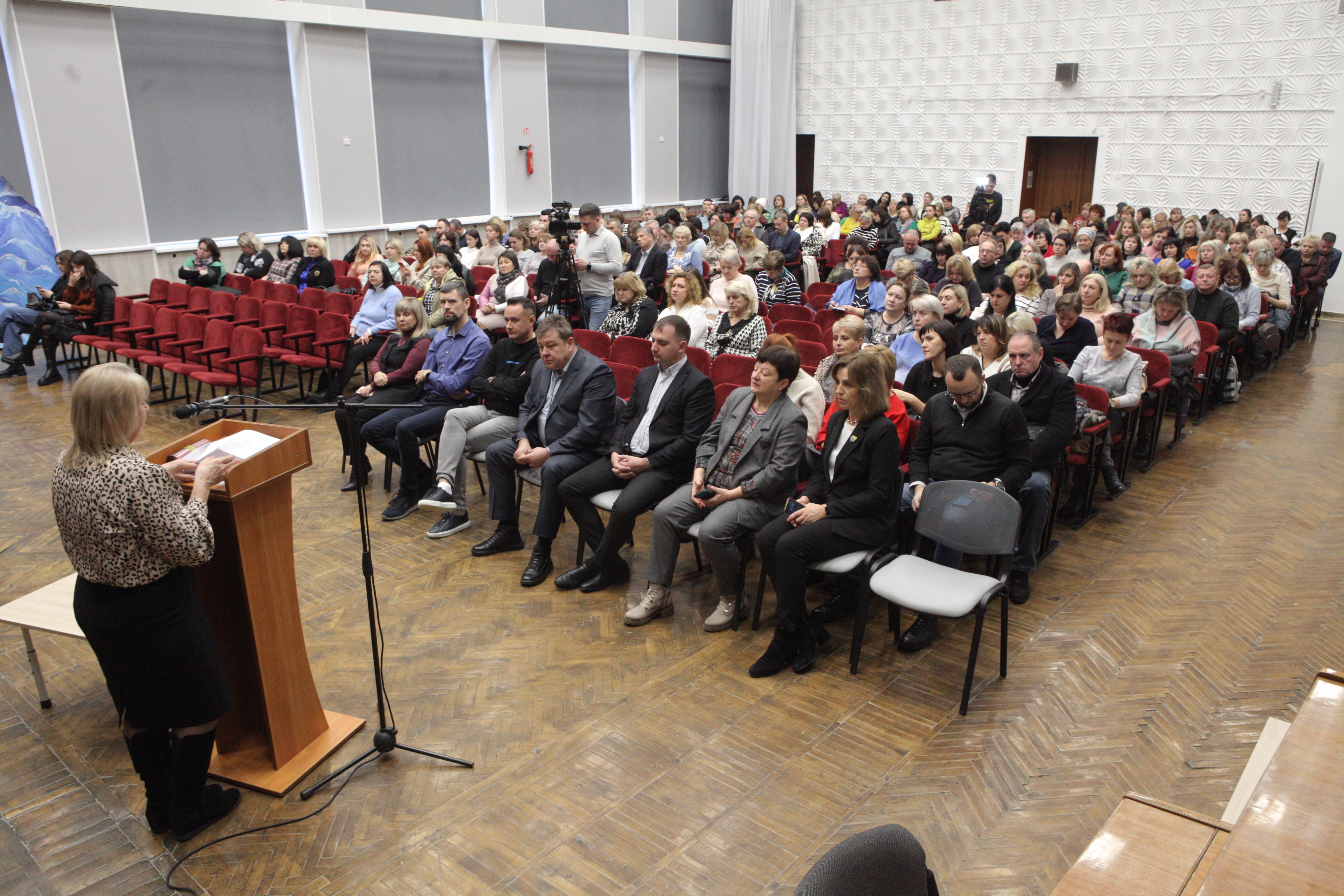 У Вінниці відбулась ще одна інформаційна зустріч. Виконання бюджету за 10 місяців 2024 року обговорили з освітянами та представниками профспілок