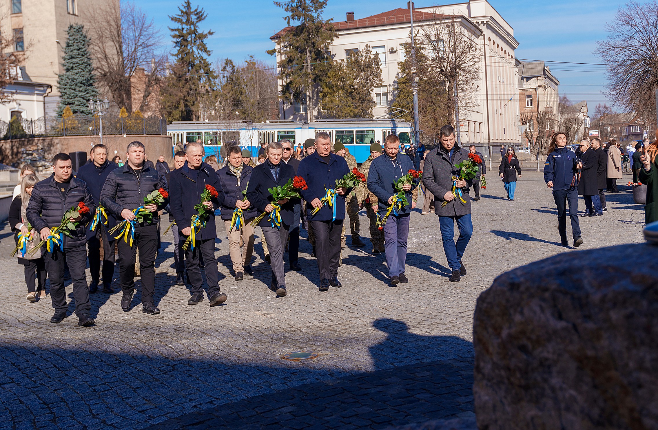 Напередодні дня народження Тараса Шевченка у Вінниці поклали квіти до пам’ятника Кобзарю та вшанували пам’ять полеглих Захисників і Захисниць 