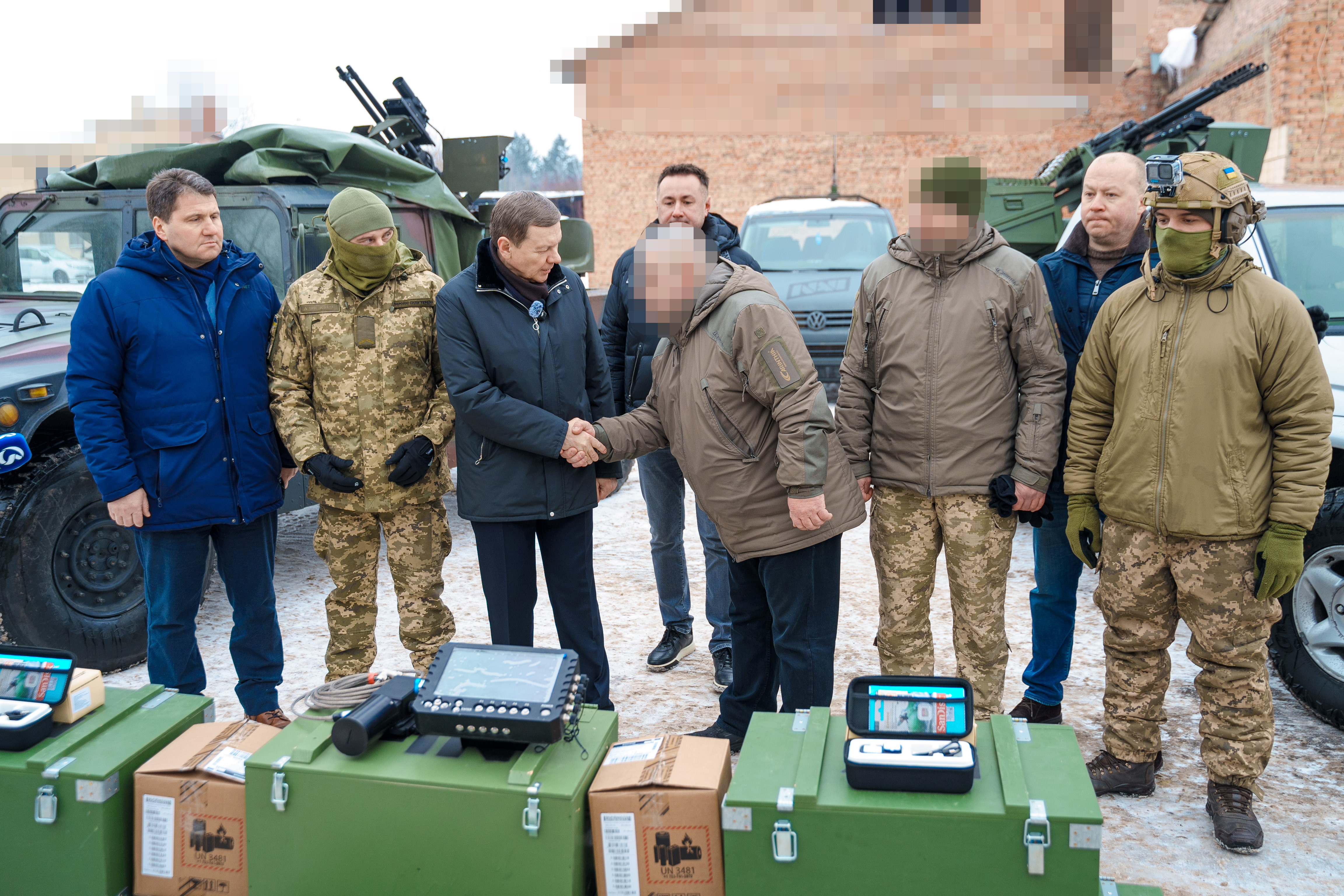 Команда Міжрегіонального координаційного гуманітарного штабу передала одній з вінницьких частин Повітряних сил комплекси для збиття шахедів