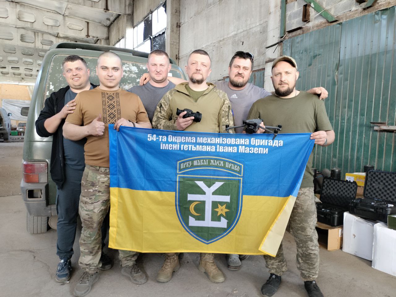 Передали дрони, тепловізори та зарядну станцію: депутат міської ради разом із вінницькими волонтерами відвідали позиції бійців 54-ї окремої механізованої бригади