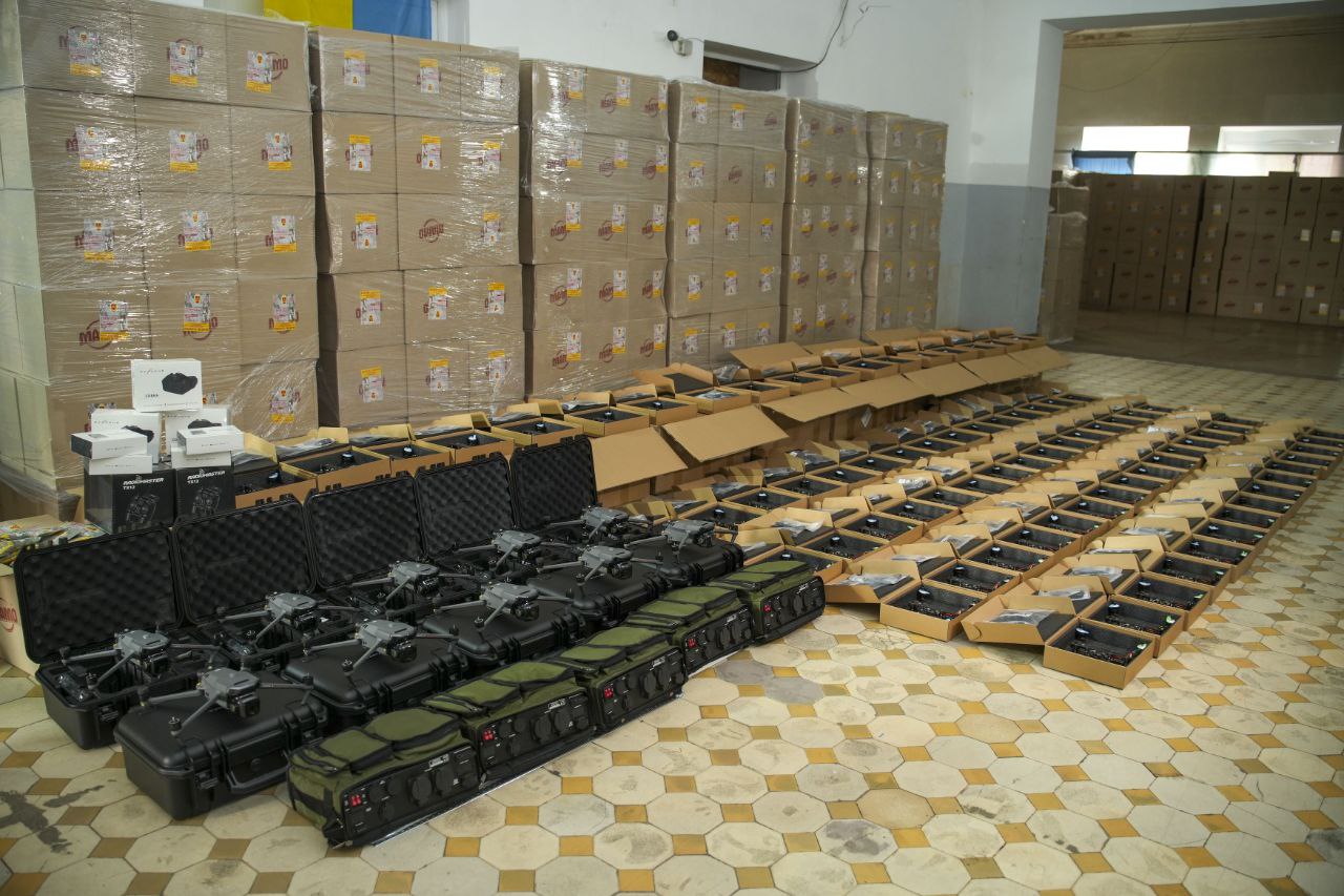 Вінниця передала бійцям 3-ї окремої штурмової бригади FPV-дрони, «мавіки», зарядні станції та сухі душі