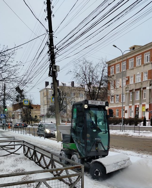 До прибирання Вінниці від снігу долучили більше 50 одиниць спецтехніки та кілька сотень працівників 